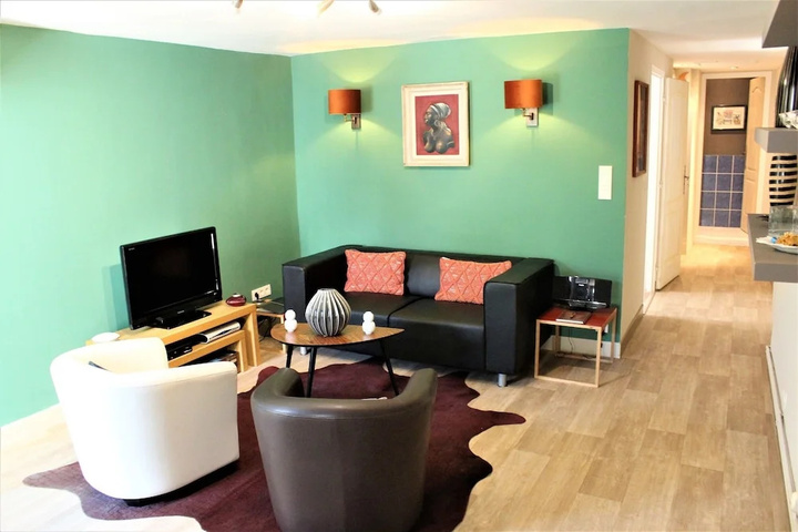 Room 2 of 17