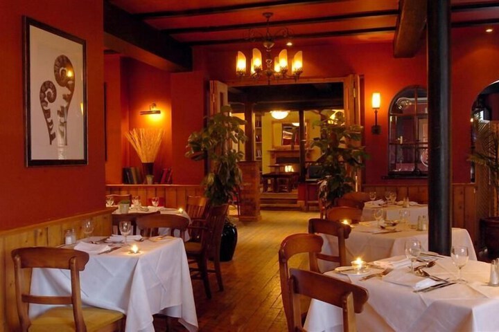 Dining 40 of 77