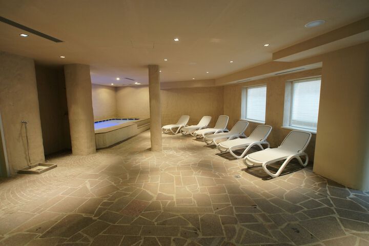 Pools & Facilities