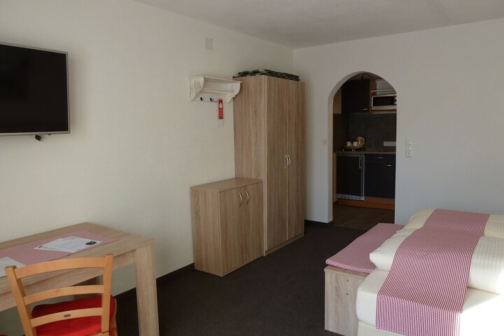 Room 17 of 106