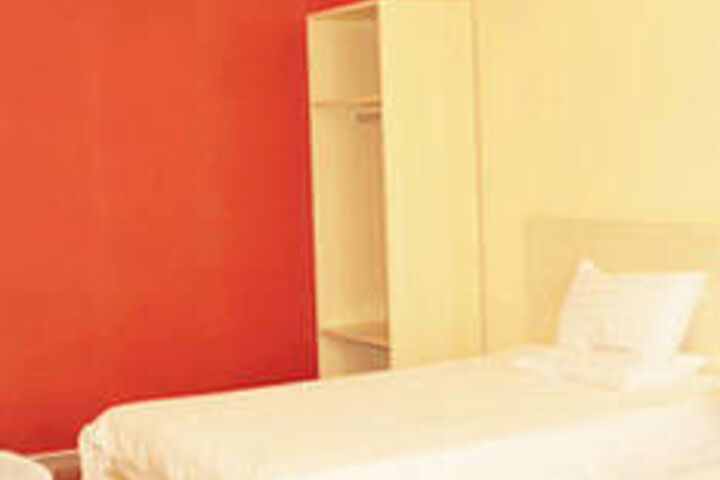 Room 14 of 34