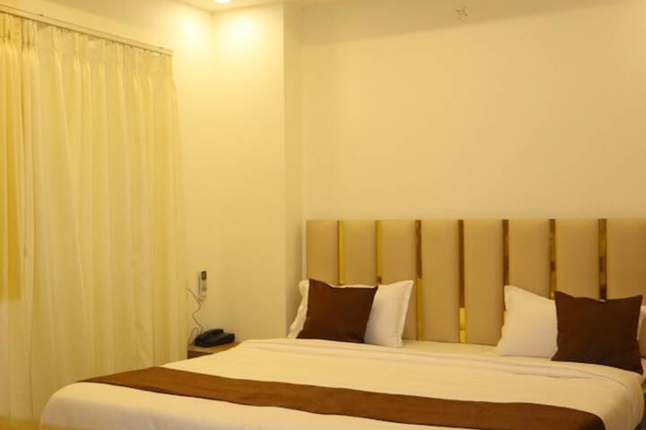 Room 5 of 17