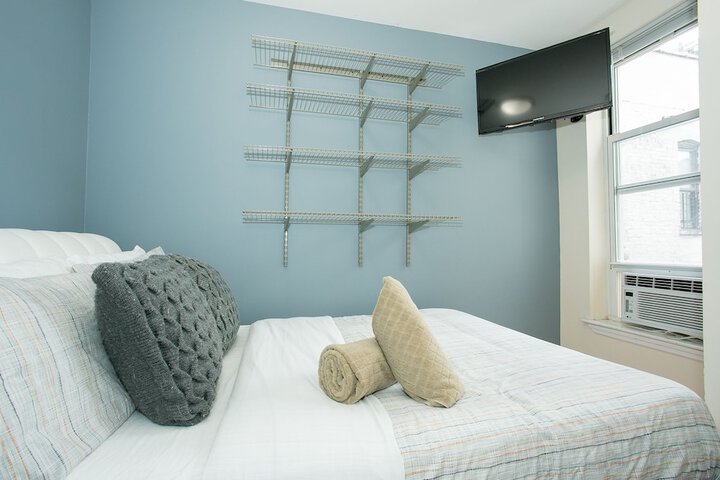 Room 26 of 103