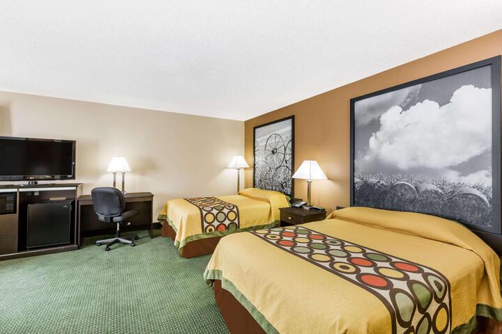 1 Queen Bed (6 of 12)
