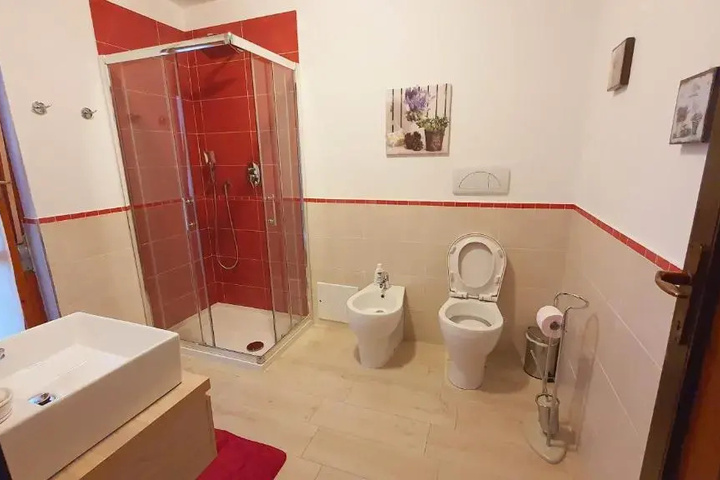 Room 11 of 11