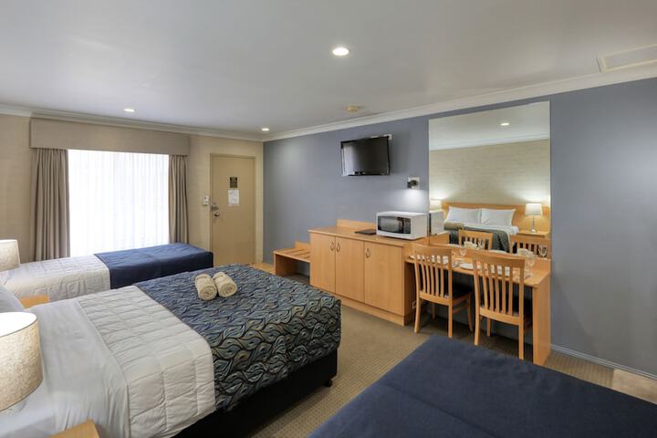 Room 10 of 34