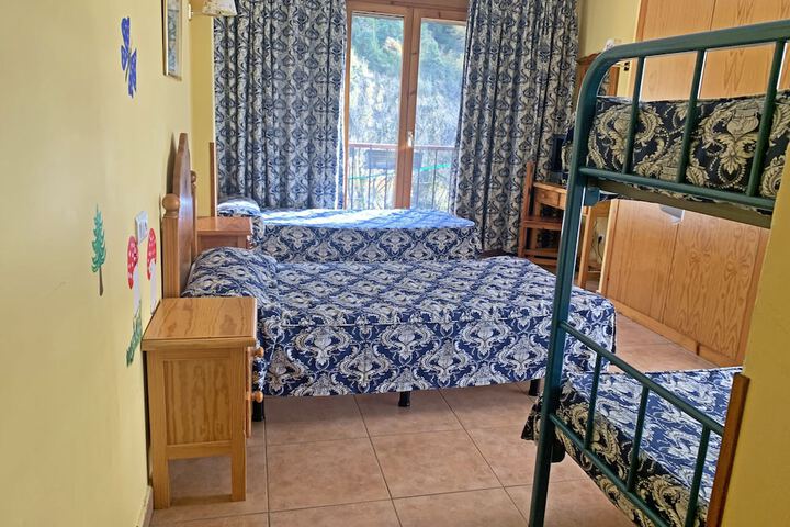 Room 4 of 36