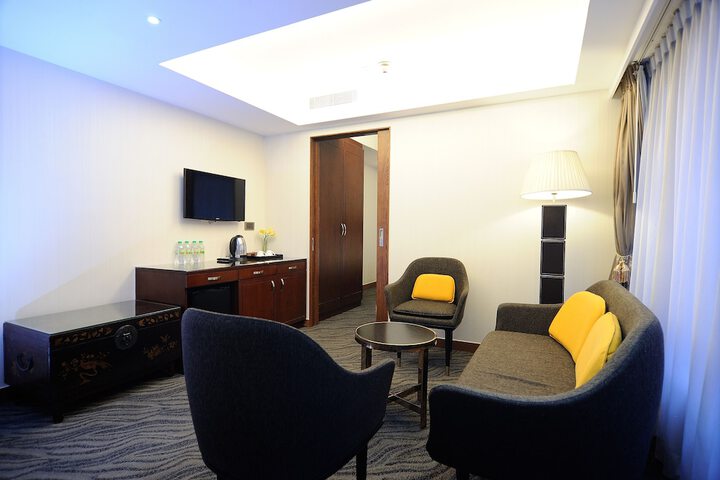 Room 14 of 33