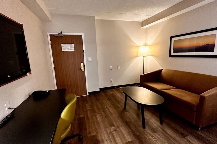 Room 26 of 74