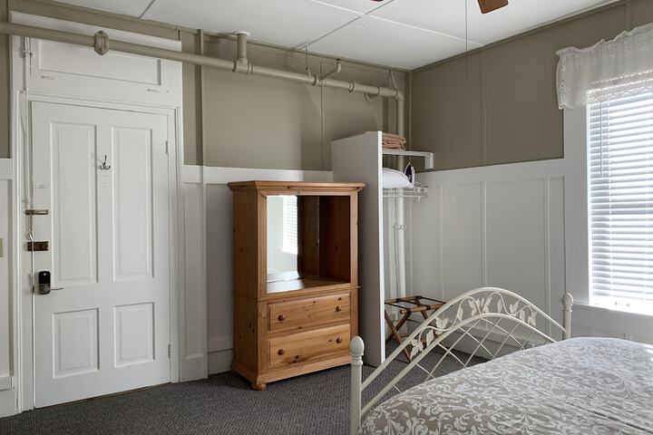 Traditional Double Room 1 Queen Bed Garden View (47 of 58)