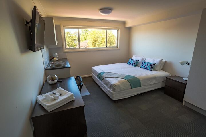 Room 6 of 33