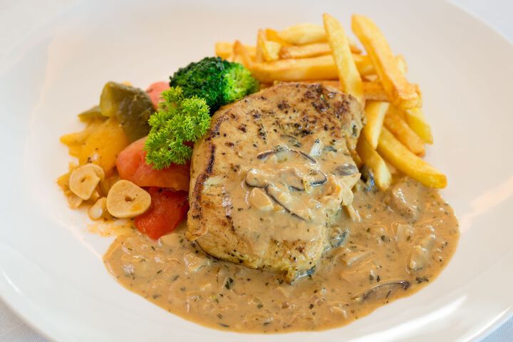 Lounge 93 of 103