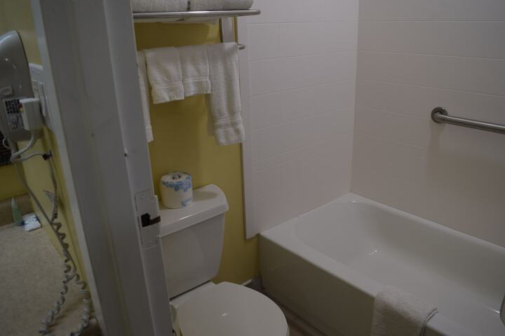 1 Queen Bed (20 of 55)