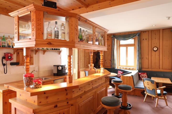 Lounge 50 of 60