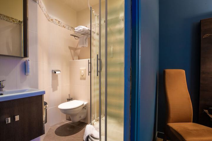 Room 20 of 49