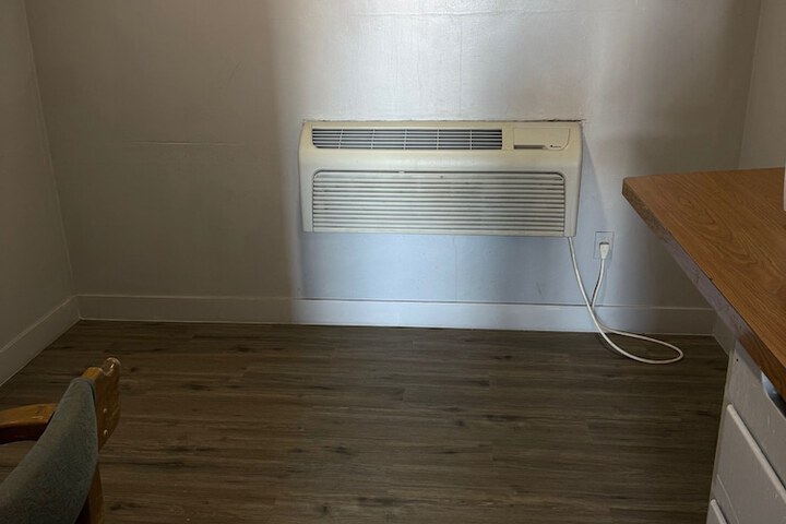 Room 34 of 60