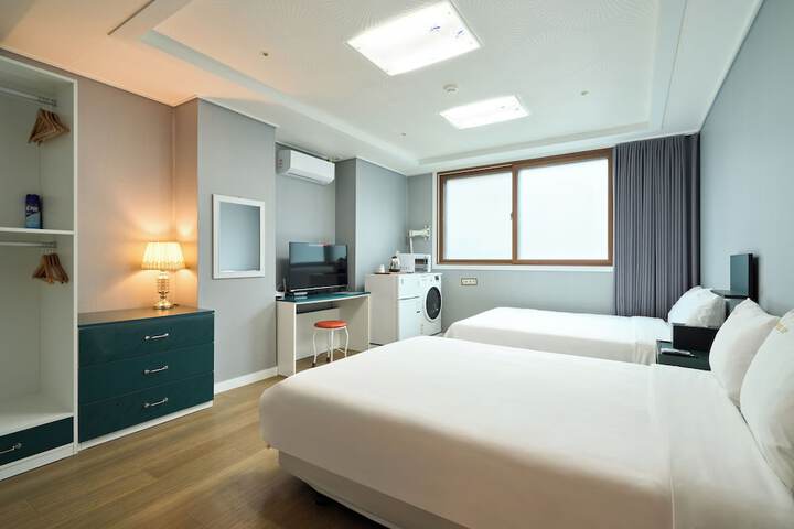 Room 9 of 29
