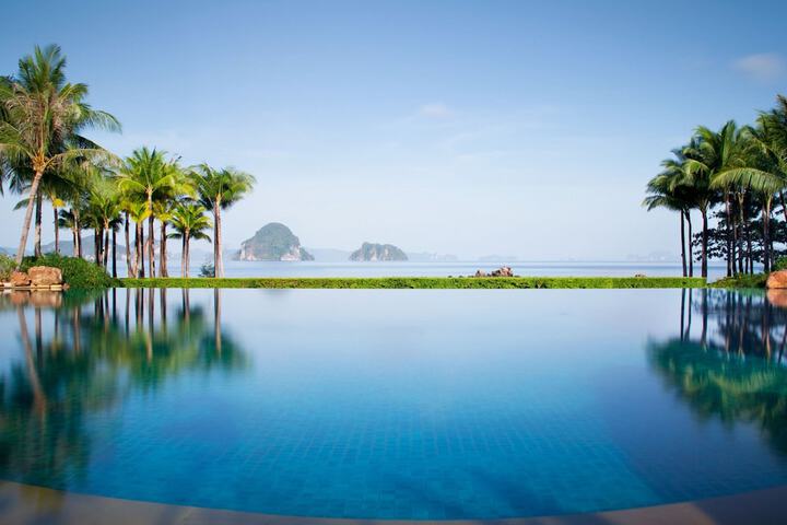 Pool Hotel