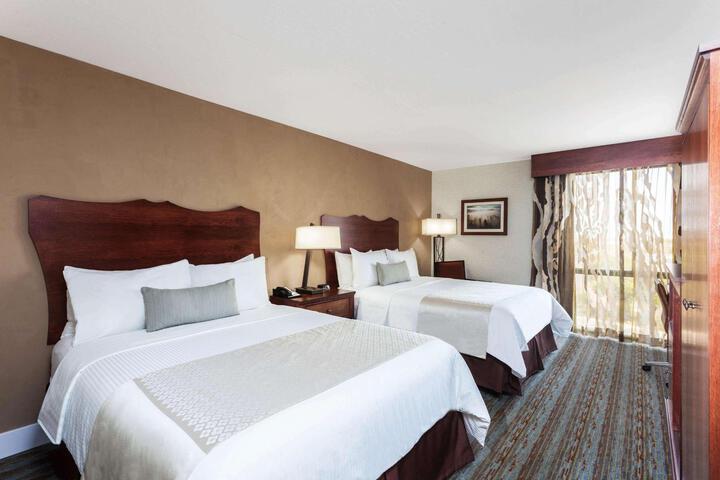 2 Queen Beds (1 of 5)