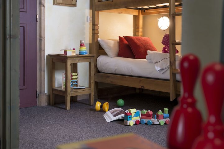 Room 4 of 83