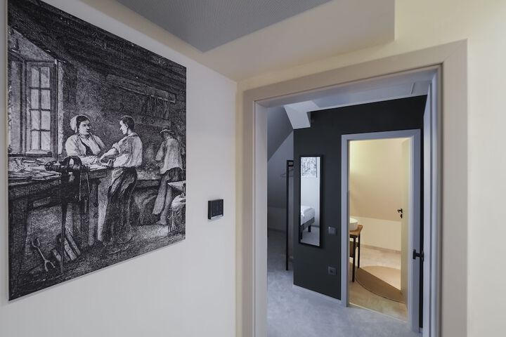 Room 6 of 74