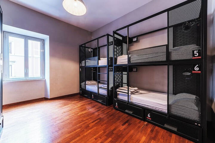 Room 12 of 82