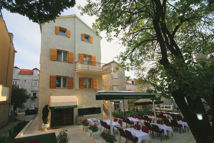 Hotel 75 of 82