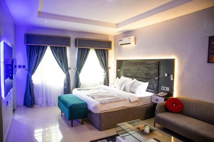 Room 5 of 32