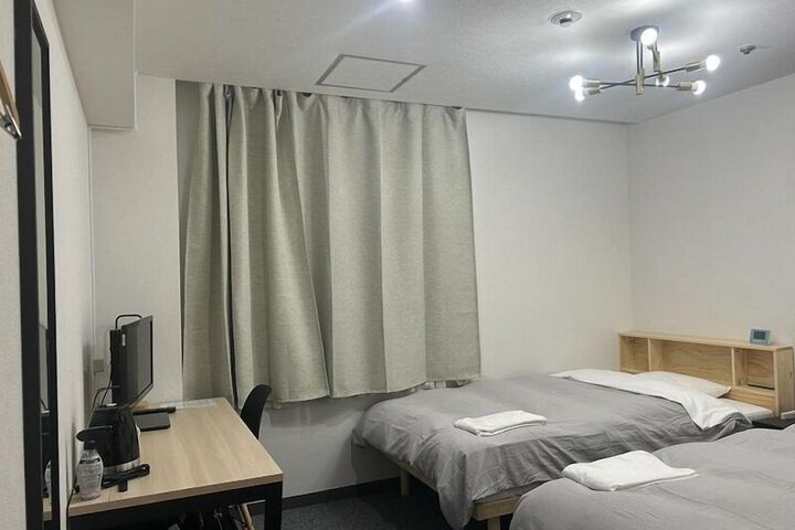 Room 6 of 33