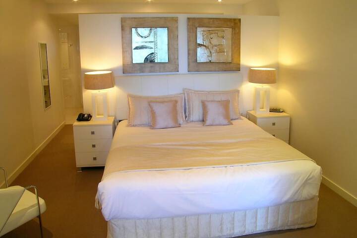 Room 3 of 41