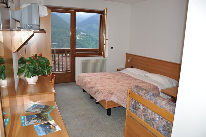 Room 9 of 24