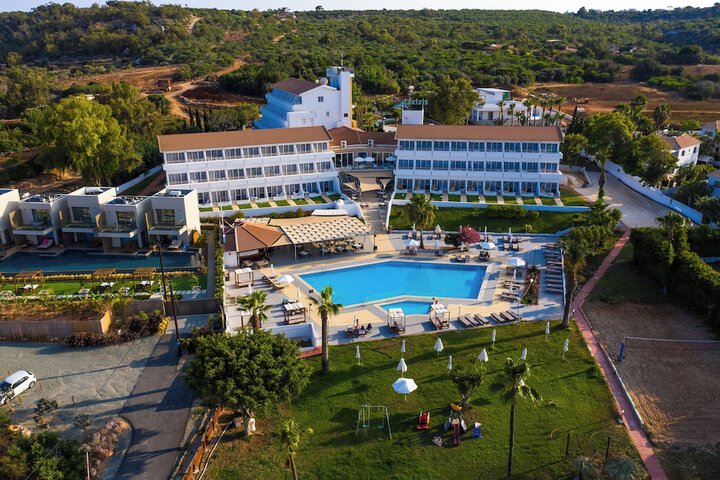 Adelais Bay Hotel