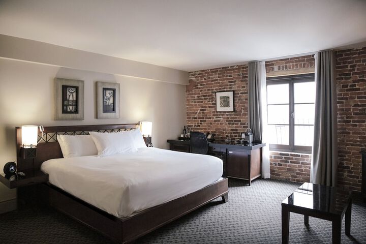 Room 34 of 131