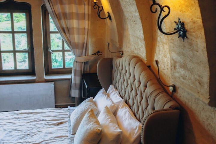 Room 5 of 82