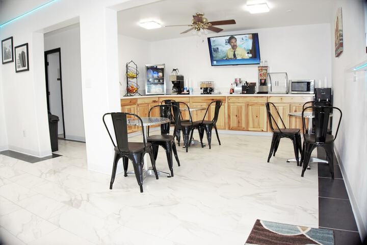 Breakfast/Coffee Service 27 of 35