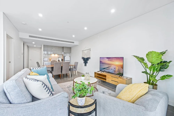 HomeHotel Luxury Apt with Shopping Mall Downstairs
