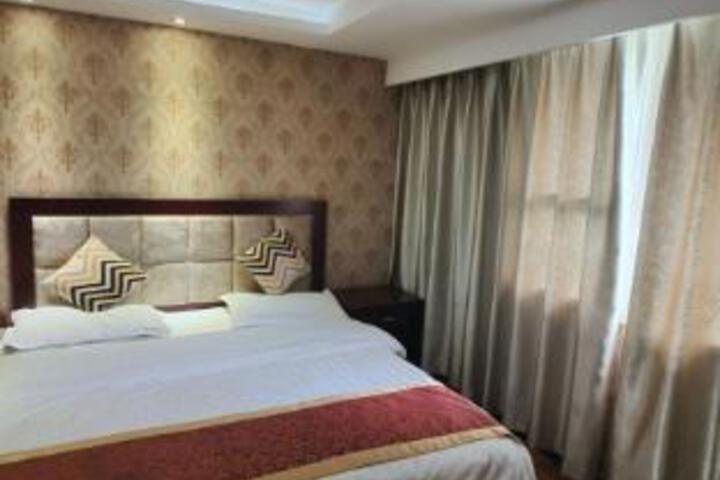 Room 4 of 6