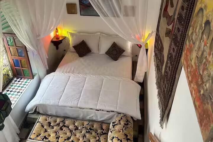 Room 13 of 34