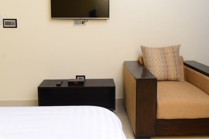 Room 8 of 19