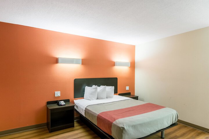 1 King Bed (14 of 14)