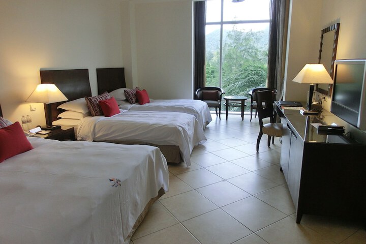 Room 6 of 126