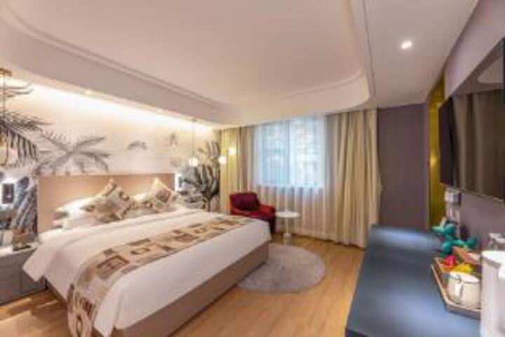 Room 10 of 11