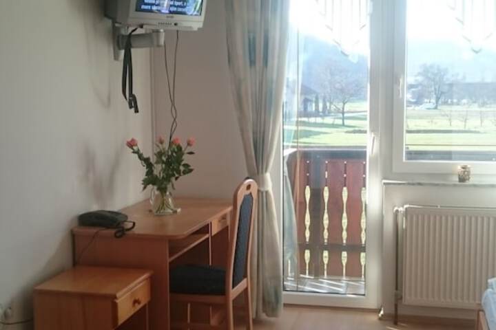 Room 6 of 11
