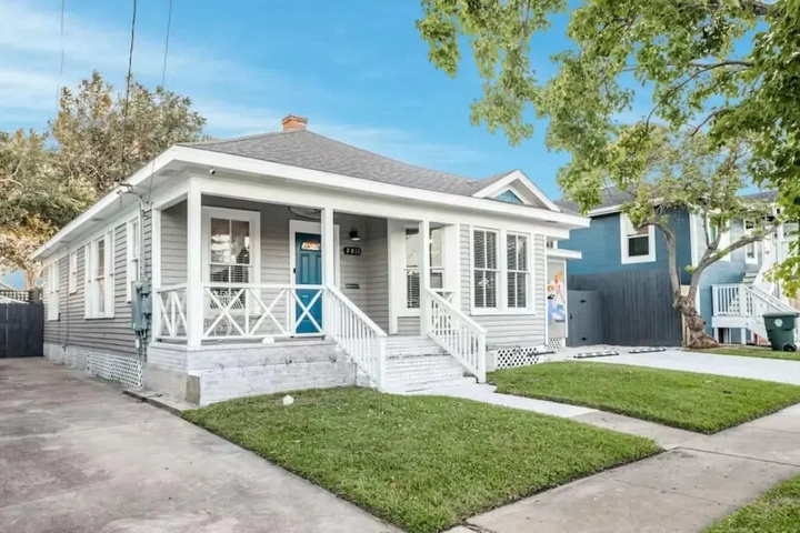 Shorty s Bungalow Dog-friendly w Private Hot Tub