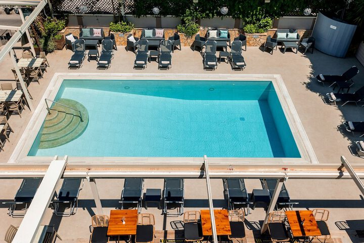 Pool 43 of 114