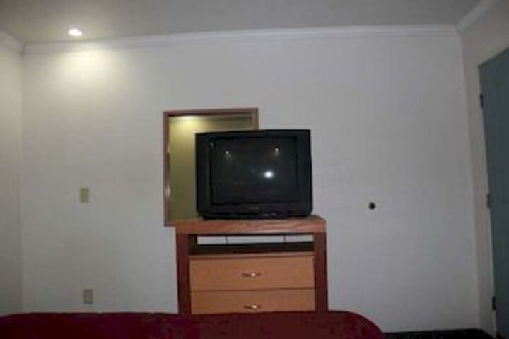 Room 8 of 17