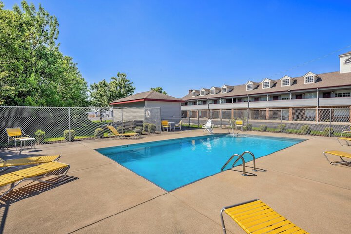 Pool Hotel