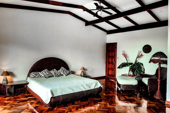 Room 4 of 97