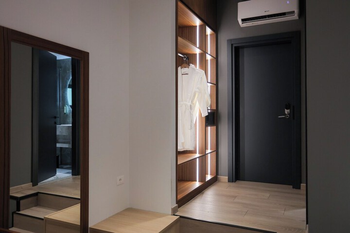 Room 79 of 198