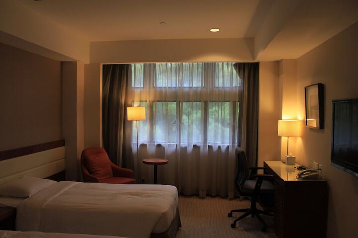 Room 6 of 40